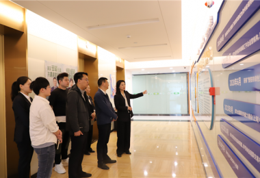 貴陽產(chǎn)控集團黨委委員、副總經(jīng)理唐建到貴州陽光產(chǎn)權交易所調研座談